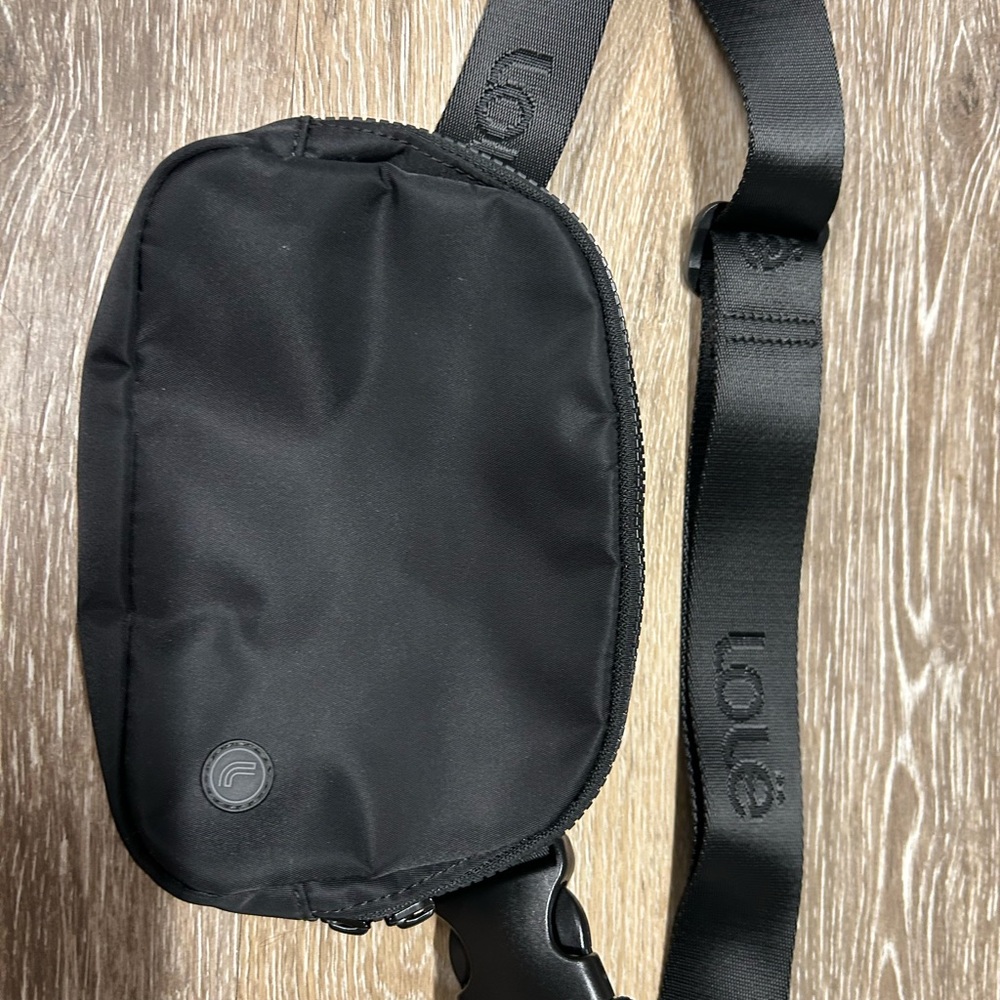Lole Black Belt Bag